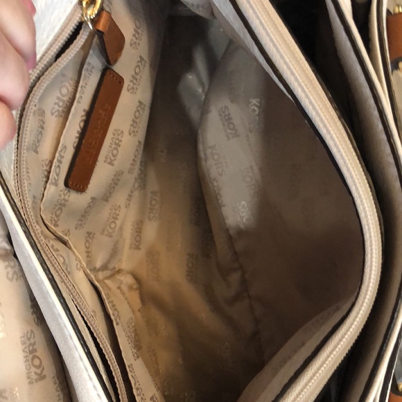 Cream Michael Kors cross body bag - Picture 8 of 11